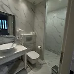Iris Premium アパートホテル