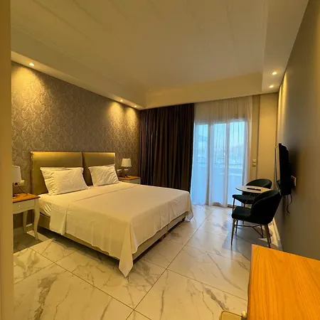 Iris Premium Aparthotel 3*