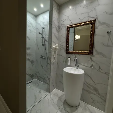 Iris Premium Lägenhetshotell 3*