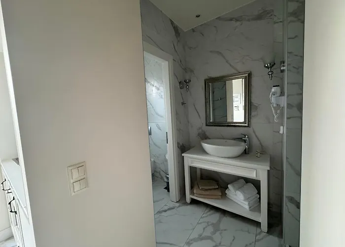 Iris Premium Aparthotel 3*