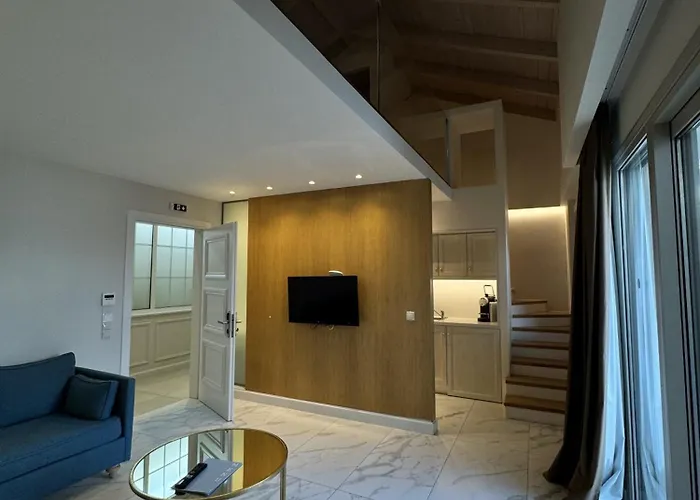 Iris Premium Aparthotel 3*